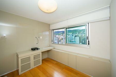 Apartamento à venda com 214m², 4 quartos e 4 vagasQUARTO3