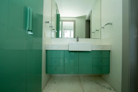 Apartamento à venda com 214m², 4 quartos e 4 vagasBANHEIRO2