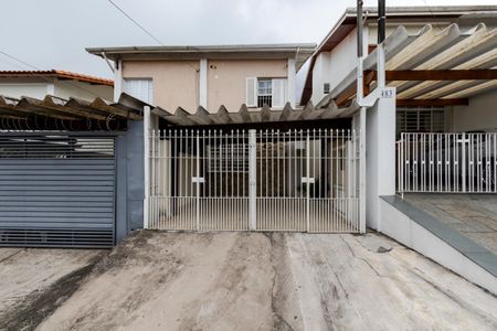 Casa para alugar com 98m², 2 quartos e 2 vagasFachada