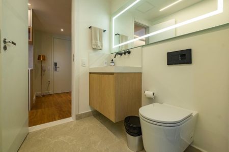 Banheiro Social de kitnet/studio para alugar com 1 quarto, 25m² em Pinheiros, São Paulo