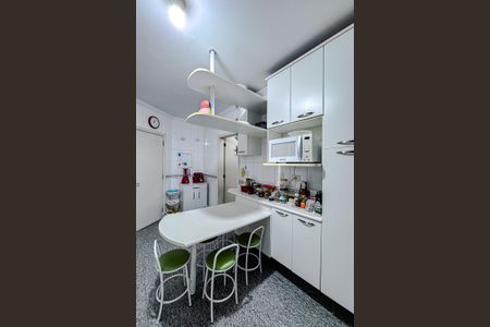 Apartamento à venda com 104m², 3 quartos e 3 vagas Apartamento à venda com 104m², 3 quartos e 3 vagasCozinha