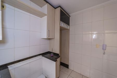 Cozinha de casa de condomínio para alugar com 2 quartos, 55m² em Vila Ré, São Paulo