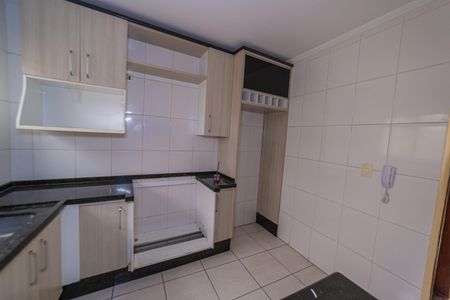 Cozinha de casa de condomínio para alugar com 2 quartos, 55m² em Vila Ré, São Paulo