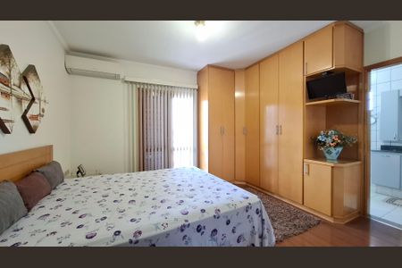 Casa à venda com 298m², 3 quartos e 4 vagasQuarto 1 suíte