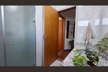Casa à venda com 298m², 3 quartos e 4 vagasBanheiro 2