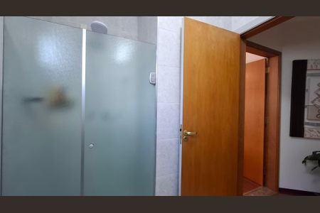 Casa à venda com 298m², 3 quartos e 4 vagasBanheiro 2