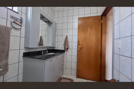 Casa à venda com 298m², 3 quartos e 4 vagasBanheiro Quarto 1 suíte