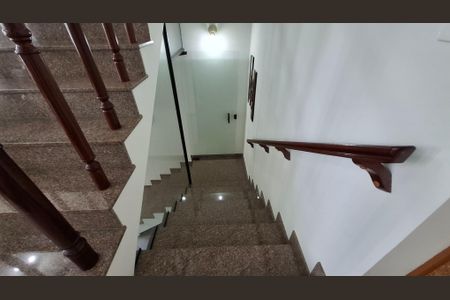 Casa à venda com 298m², 3 quartos e 4 vagasEscada Garagem