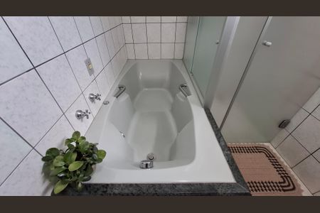 Casa à venda com 298m², 3 quartos e 4 vagasBanheiro Quarto 1 suíte