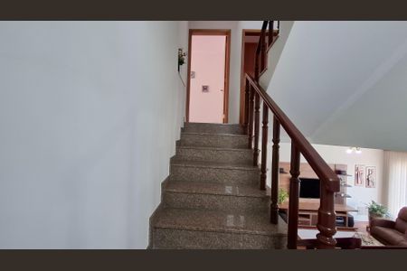 Casa à venda com 298m², 3 quartos e 4 vagasEscada