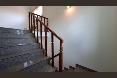 Casa à venda com 298m², 3 quartos e 4 vagasEscada