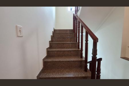 Casa à venda com 298m², 3 quartos e 4 vagasEscada 