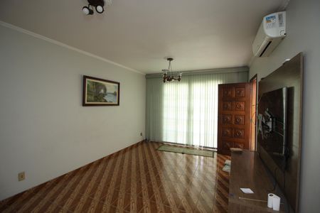 Casa à venda com 150m², 3 quartos e 4 vagasSala