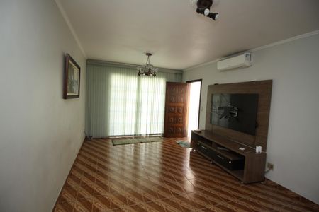 Sala de casa à venda com 3 quartos, 150m² em Vila California, São Paulo