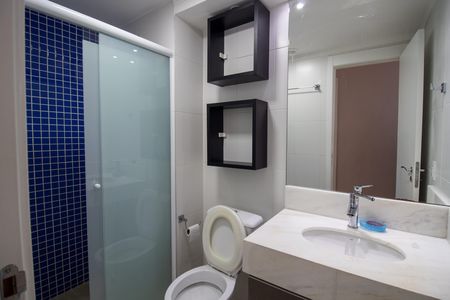 Banheiro de apartamento para alugar com 2 quartos, 50m² em Ferreira, São Paulo