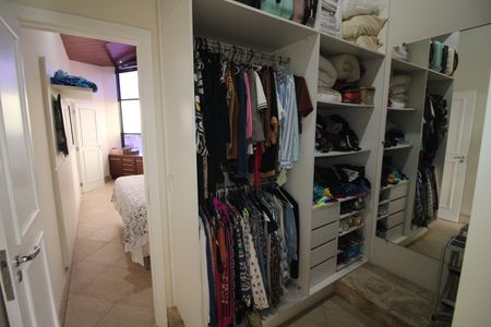 Apartamento à venda com 270m², 4 quartos e 2 vagasCloset Quarto 3