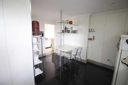 Apartamento à venda com 270m², 4 quartos e 2 vagasCozinha