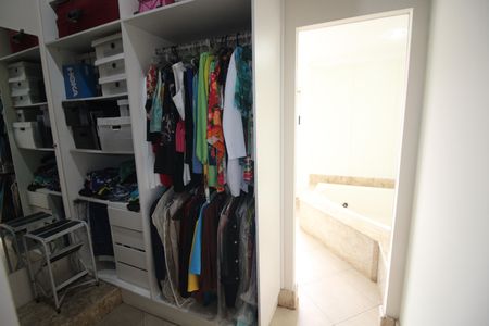 Apartamento à venda com 270m², 4 quartos e 2 vagasCloset Quarto 3