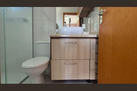 Apartamento para alugar com 59m², 2 quartos e 1 vaga Apartamento para alugar com 59m², 2 quartos e 1 vagaBanheiro da suíte