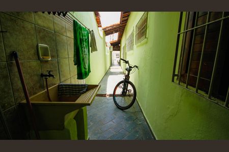 Área de Serviço de casa para alugar com 2 quartos, 85m² em Guilhermina, Praia Grande