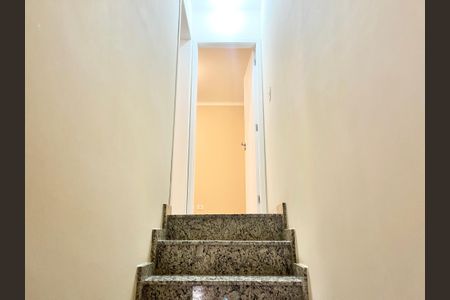 Casa para alugar com 100m², 3 quartos e 1 vagaEscada