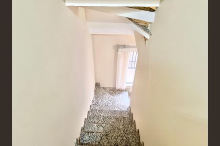 Casa para alugar com 100m², 3 quartos e 1 vagaEscada