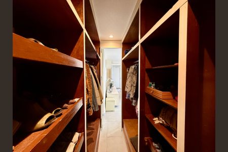 Apartamento para alugar com 70m², 2 quartos e 1 vaga Apartamento para alugar com 70m², 2 quartos e 1 vagaCloset Suíte 2