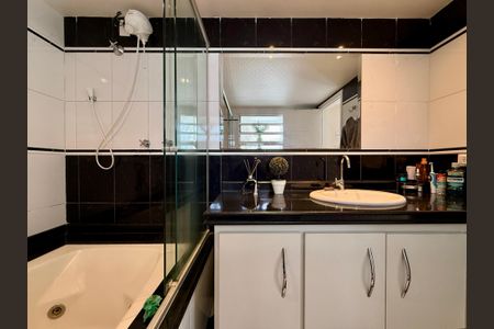 Apartamento para alugar com 70m², 2 quartos e 1 vaga Apartamento para alugar com 70m², 2 quartos e 1 vagaBanheiro Suíte 2