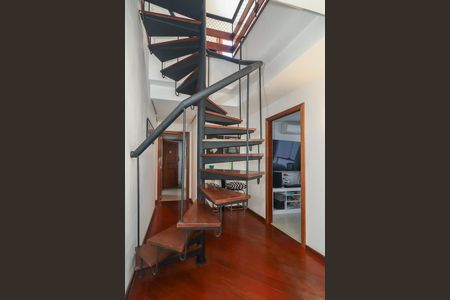 Apartamento à venda com 155m², 3 quartos e 2 vagasEscada