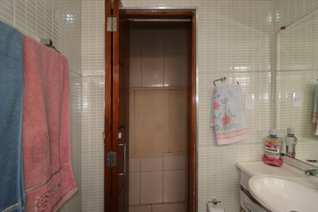 Casa à venda com 176m², 3 quartos e 2 vagasBanheiro Social