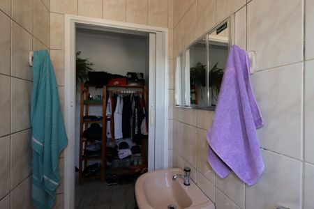 Casa à venda com 176m², 3 quartos e 2 vagasBanheiro da Suíte