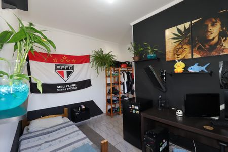 Casa à venda com 176m², 3 quartos e 2 vagasSuíte