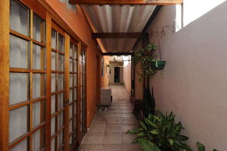 Casa à venda com 176m², 3 quartos e 2 vagasCorredor externo