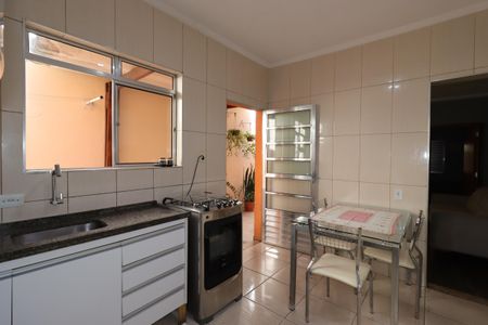 Casa à venda com 176m², 3 quartos e 2 vagasCozinha