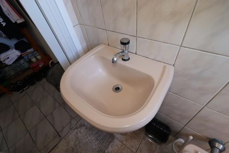 Casa à venda com 176m², 3 quartos e 2 vagasBanheiro da Suíte - Pia