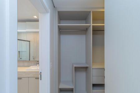 Apartamento à venda com 137m², 4 quartos e 3 vagasCloset da suíte master
