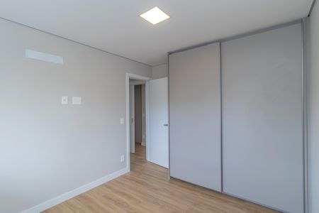Apartamento à venda com 137m², 4 quartos e 3 vagasQuarto 2