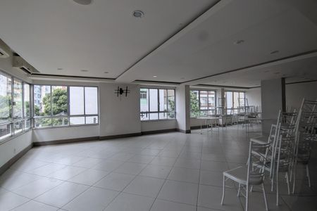 Apartamento à venda com 130m², 3 quartos e 1 vaga Apartamento à venda com 130m², 3 quartos e 1 vagaÁrea comum - Salão de festas