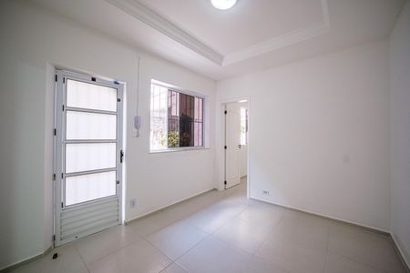 Casa para alugar com 32m², 1 quarto e sem vaga Casa para alugar com 32m², 1 quarto e sem vagaSala