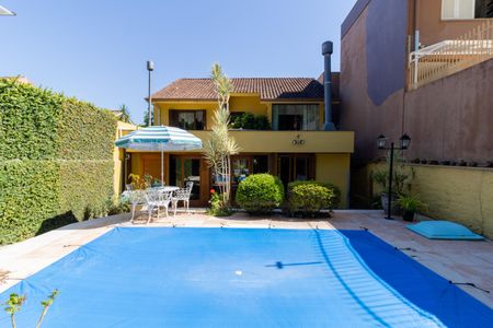Casa à venda com 240m², 3 quartos e 2 vagasPiscina