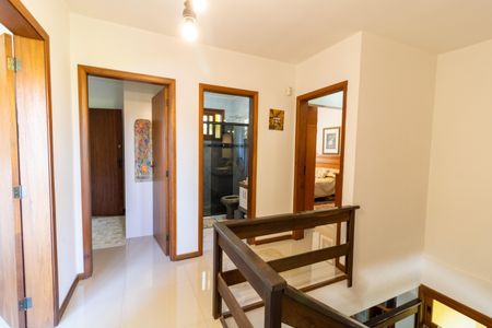 Casa à venda com 240m², 3 quartos e 2 vagasCorredor