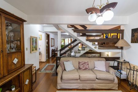 Casa à venda com 240m², 3 quartos e 2 vagasSala