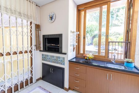 Casa à venda com 240m², 3 quartos e 2 vagasChurrasqueira