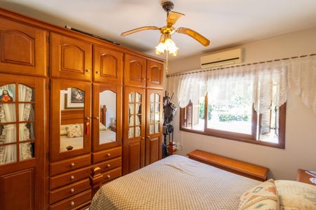 Casa à venda com 240m², 3 quartos e 2 vagasSuíte