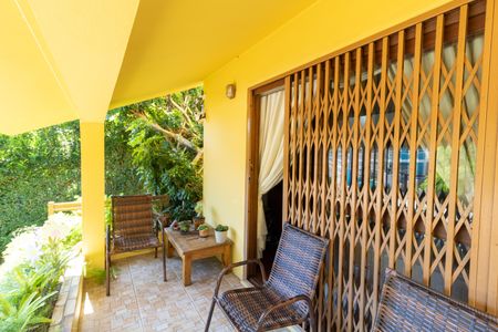 Casa à venda com 240m², 3 quartos e 2 vagasVaranda