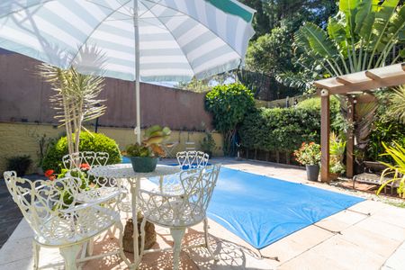 Casa à venda com 240m², 3 quartos e 2 vagasQuintal