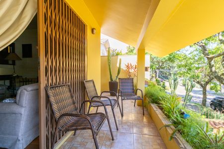 Casa à venda com 240m², 3 quartos e 2 vagasVaranda