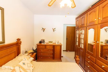 Casa à venda com 240m², 3 quartos e 2 vagasSuíte