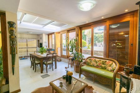 Casa à venda com 240m², 3 quartos e 2 vagasChurrasqueira