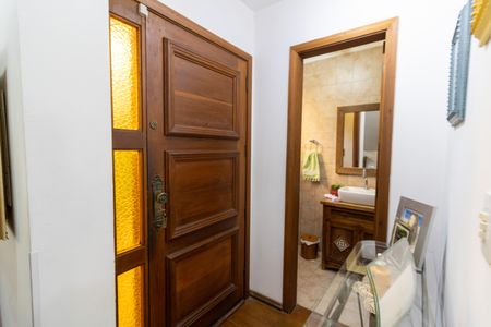 Casa à venda com 240m², 3 quartos e 2 vagasEntrada